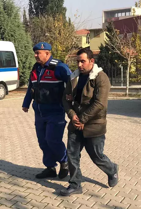 Çalıştığı İş Yerinin Alüminyum Kalıplarını Çaldı