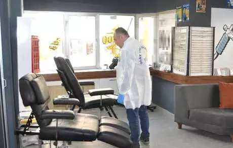 Dövme Stüdyosuna Pompalı Tüfekle Saldırı Dövme Stüdyosuna Pompalı Tüfekle Saldırı