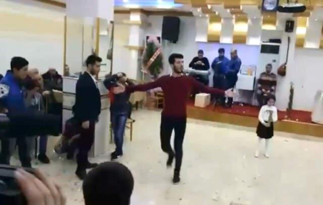 Düğünde Çıkan Halay Başı Kavgasında Tekme ve Yumruklar Havada Uçuştu