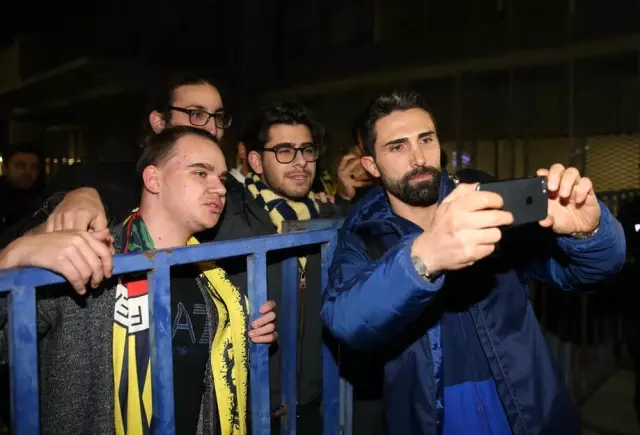 Fenerbahçe Kafilesi İzmir'de Fenerbahçe Kafilesi İzmir'de