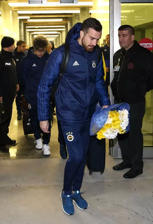 Fenerbahçe Kafilesi İzmir'de Fenerbahçe Kafilesi İzmir'de