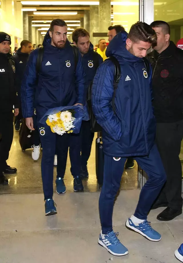 Fenerbahçe Kafilesi İzmir'de Fenerbahçe Kafilesi İzmir'de