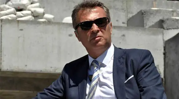 Galatasaraylı Taraftarlardan Fikret Orman'a Tepki: Fikret Orman Paralar Nerede?