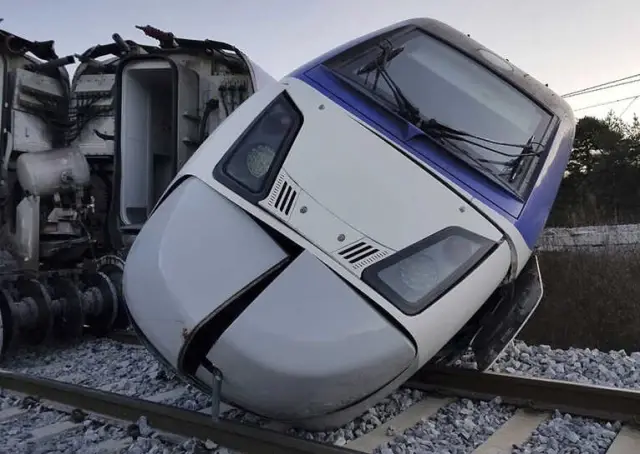Güney Kore'de Yüksek Hızlı Tren Raydan Çıktı: 15 Yaralı
