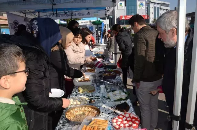 Halk Oyunları Gösterileri Kermese Renk Kattı Halk Oyunları Gösterileri Kermese Renk Kattı