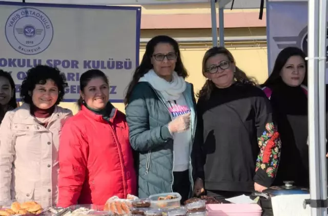 Halk Oyunları Gösterileri Kermese Renk Kattı Halk Oyunları Gösterileri Kermese Renk Kattı