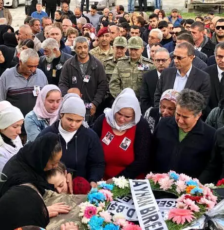 KKTC'de Sel Felaketinde Ölen Nişanlı Gençler Son Yolculuklarına Uğurlandı