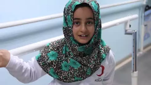Konserve Kutusunu Çıkarıp Protez Bacaklarıyla Ülkesine Döndü (2) Konserve Kutusunu Çıkarıp Protez Bacaklarıyla Ülkesine Döndü (2)