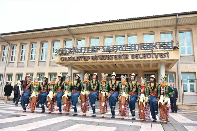 Kültür ve Turizm Bakanı Ersoy Gaziantep'te Müzeleri Gezdi Kültür ve Turizm Bakanı Ersoy Gaziantep'te Müzeleri Gezdi