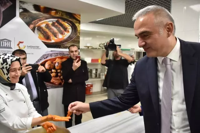 Kültür ve Turizm Bakanı Ersoy Gaziantep'te Müzeleri Gezdi Kültür ve Turizm Bakanı Ersoy Gaziantep'te Müzeleri Gezdi