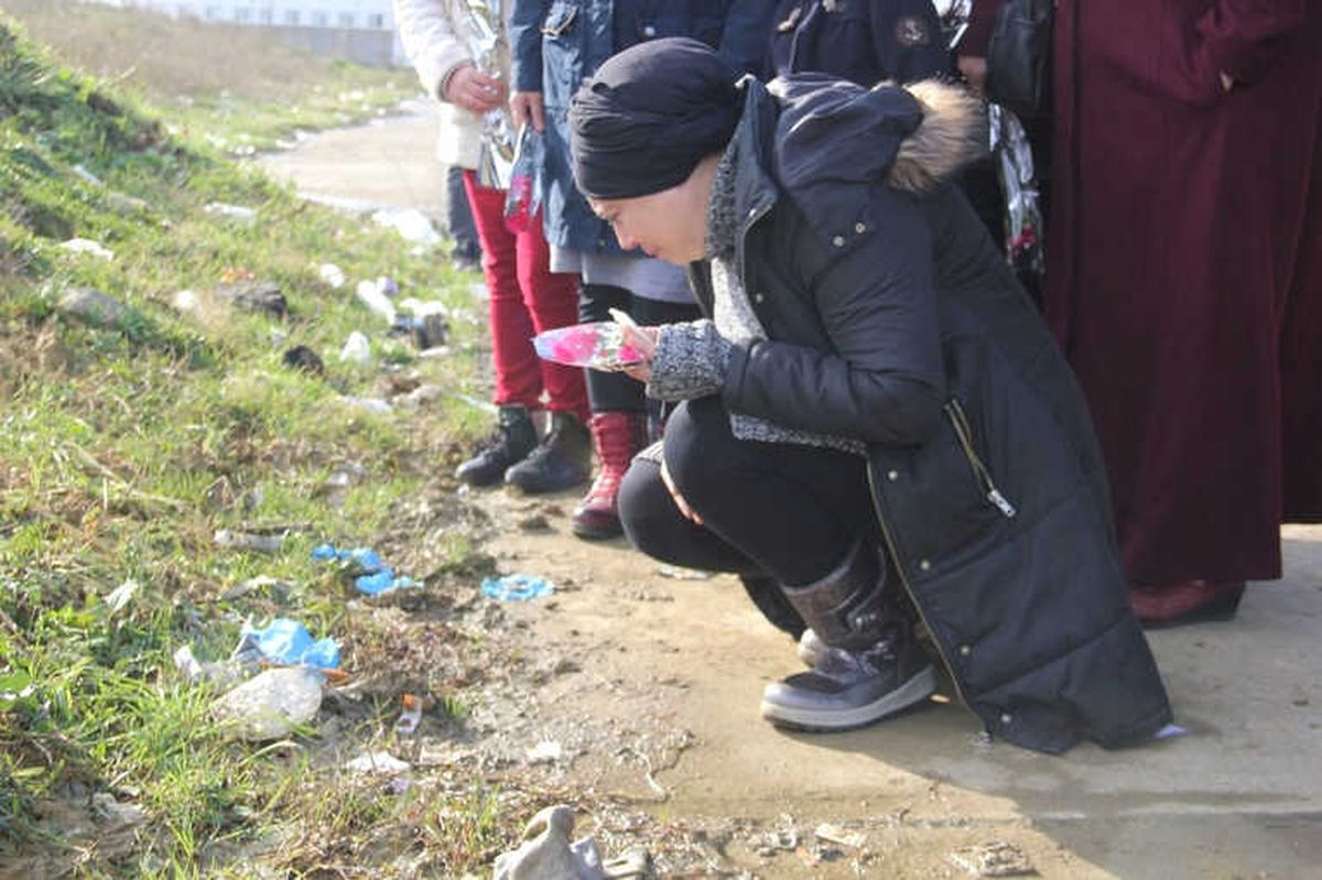 Merve'nin Öldürüldüğü Yere Karanfil Bıraktılar