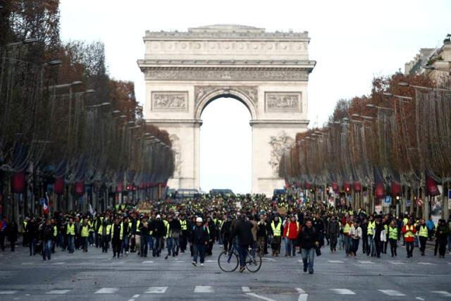 Paris'te Beklenen Çatışma Başladı! 317 Eylemci Gözaltına Alındı