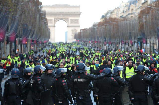 Paris'te Beklenen Çatışma Başladı! 317 Eylemci Gözaltına Alındı