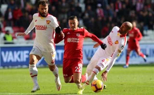 Sahasında Göztepe'yi Konuk Eden Sivasspor, Rakibini 2-0 ile Geçti