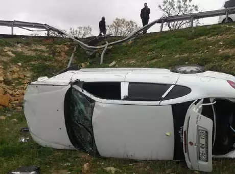 Şanlıurfa'da Otomobil Devrildi: 2 Yaralı