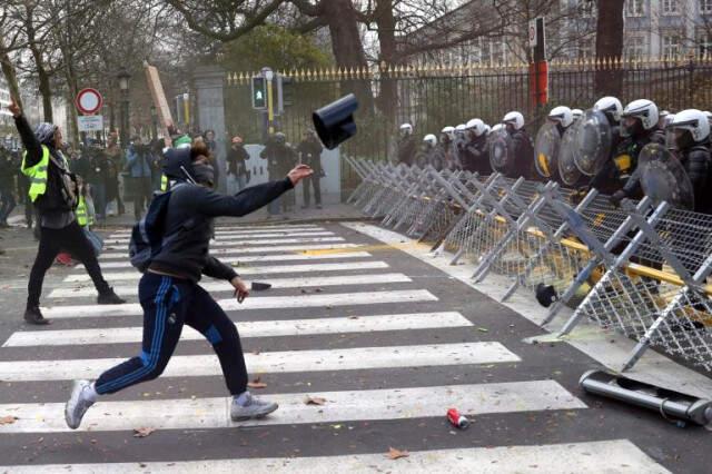 Sarı Yelekliler'in Brüksel'deki Protestosu Büyüyor! En Az 100 Eylemci Gözaltına Alındı