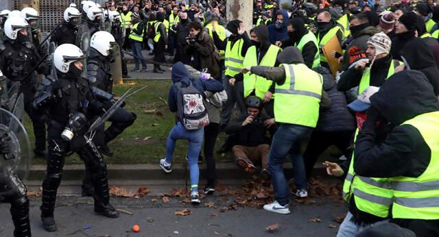 Sarı Yelekliler'in Brüksel'deki Protestosu Büyüyor! En Az 100 Eylemci Gözaltına Alındı