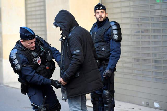 Sarı Yelekliler'in Fransa'daki Protestolarının Bilançosu Ağırlaşıyor! Bin Gözaltı, 55 Yaralı