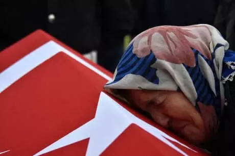 Şehit Polis Oğlunu, 'Kuzum Sana Doyamadım' Diyerek Uğurladı