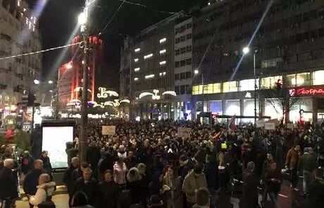 Sırbistan Cumhurbaşkanı ve Hükumet, Belgrad'da Protesto Ediliyor