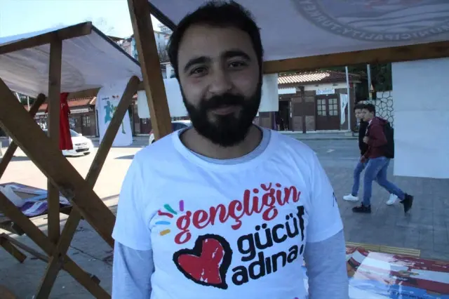 Toplum Gönüllüsü Öğrenciler Çalışmalarını Tanıttı Toplum Gönüllüsü Öğrenciler Çalışmalarını Tanıttı