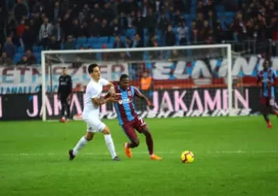 Trabzon'da İlk Yarı Gol Yok Trabzon'da İlk Yarı Gol Yok