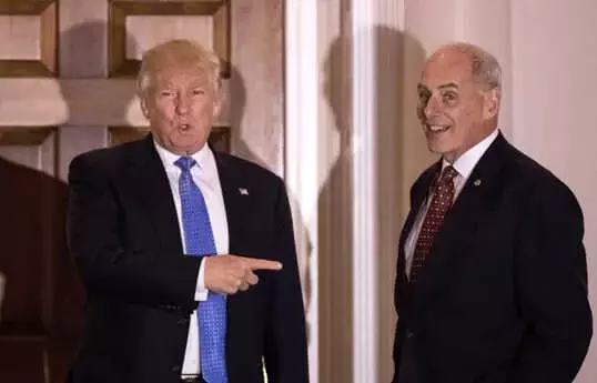 Trump'ın özel kalem müdürü görevi bırakıyor