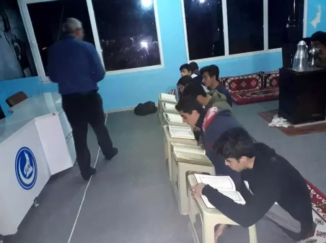 Ülkücü Gençler Kuran'ı Kerim ve İngilizce Öğreniyor