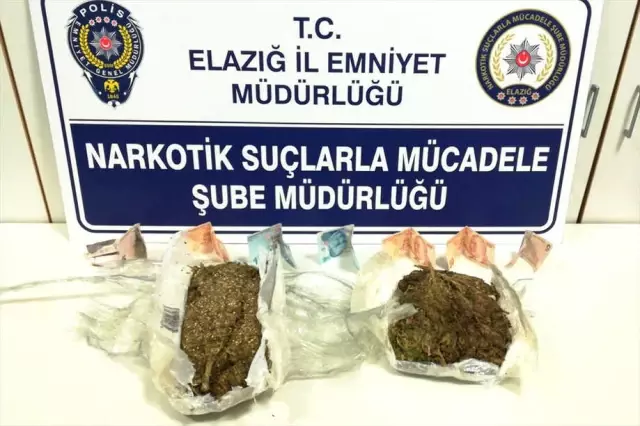 Vücuduna Sardığı 870 Gram Esrarla Yakalandı