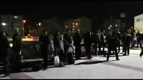 Düzensiz Göçmenler Tren İstasyonunda Yakalandı Düzensiz Göçmenler Tren İstasyonunda Yakalandı