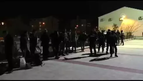 Düzensiz Göçmenler Tren İstasyonunda Yakalandı Düzensiz Göçmenler Tren İstasyonunda Yakalandı