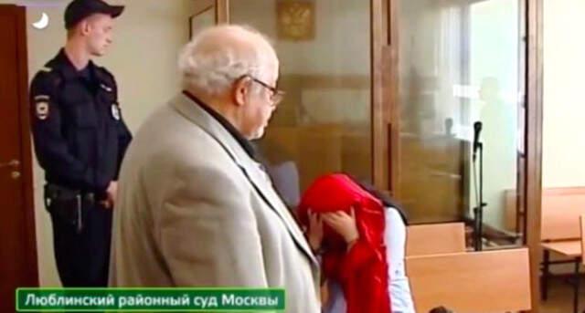 Eski Güzellik Kraliçesi 13 Yaşındaki Kızının Bekaretini İnternette Satışa Çıkardı