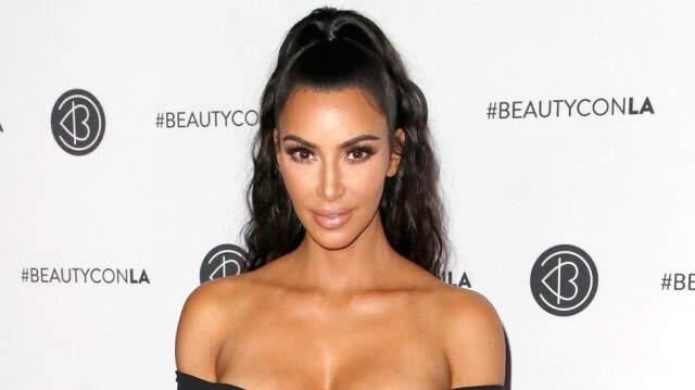 Kim Kardashian, Paylaştığı Fotoğrafta Çıkardığı İç Çamaşırını ve Çorabını Unutunca Olay Yarattı