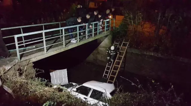 Kontrolden Çıkan Otomobil Kanala Uçtu; 3 Yaralı