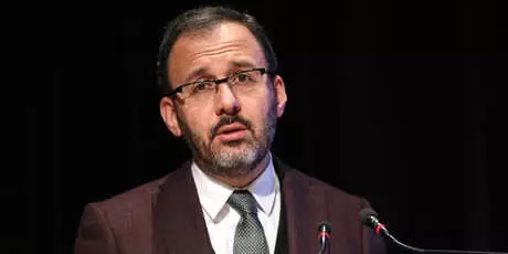 Bakan Kasapoğlu'ndan Milli Atletlere Tebrik