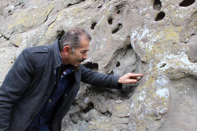 'Canavar Kaya' Ürkütücü Şekliyle Görenleri Şaşırtıyor