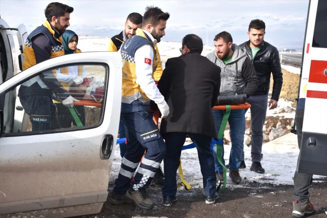 Kars Ta Trafik Kazası 5 Yaralı Haberi Fotografı Fotografları