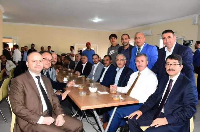 Şehzadeler, Vatandaşların Hüznüne ve Mutluluğuna Ortak Oluyor