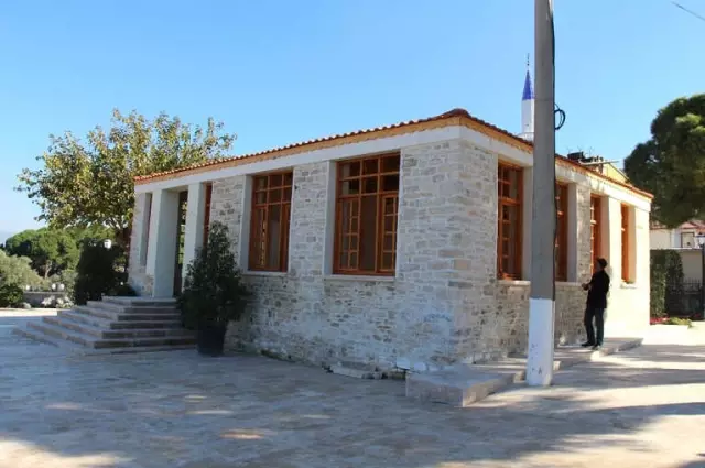 Söke Ağaçlı'da Tarihi Okul Binası Ayağa Kaldırıldı