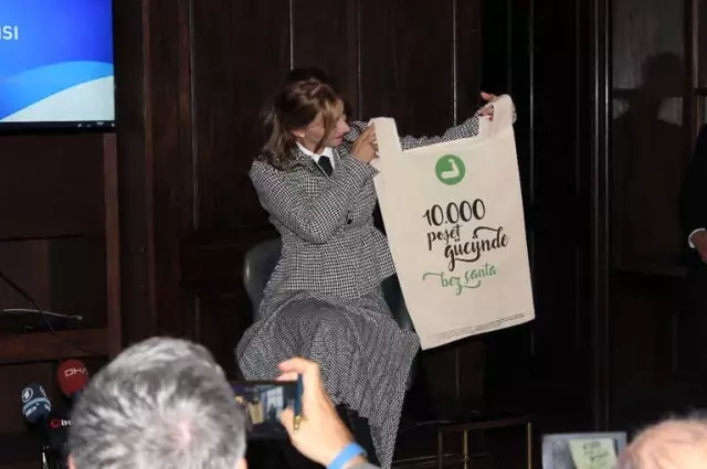 Tuba Ünsal'dan 10 Bin Poşet Gücünde Çanta