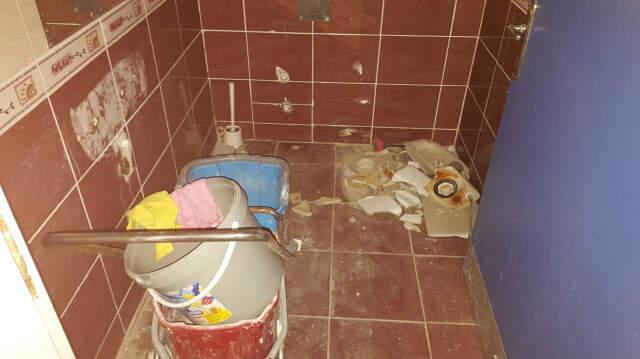 Veliler, Okuldaki Bitmeyen Tadilattan ve Uzun Tuvalet Kuyruklarından Şikayetçi