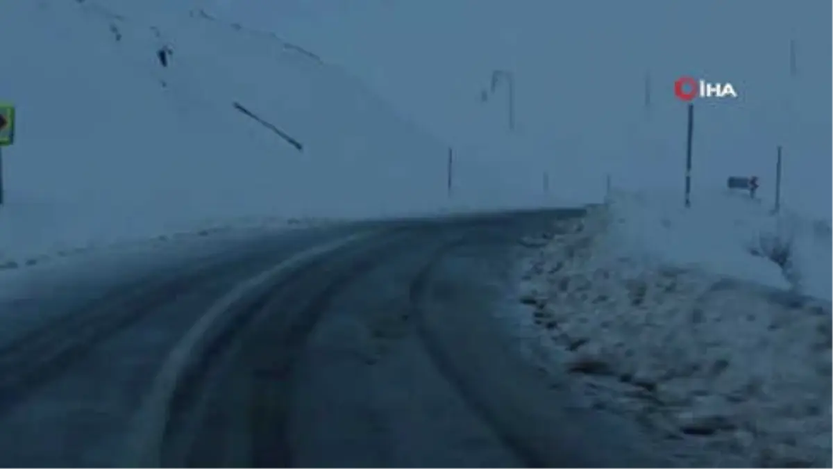 Ardahan'da Ulaşıma Kar ve Tipi Engeli