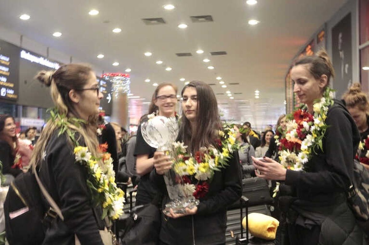 Dünya Şampiyonu Vakıfbank Takımı, Yurda Döndü
