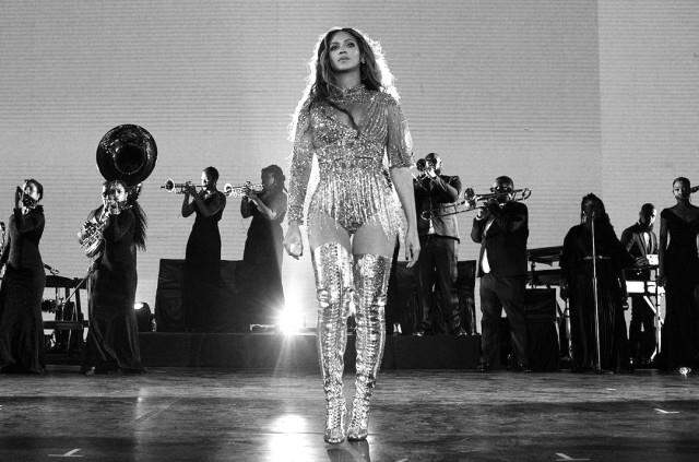 Dünyaca Ünlü Şarkıcı Beyonce'nin Sahne Aldığı Yılın Düğünü Devam Ediyor