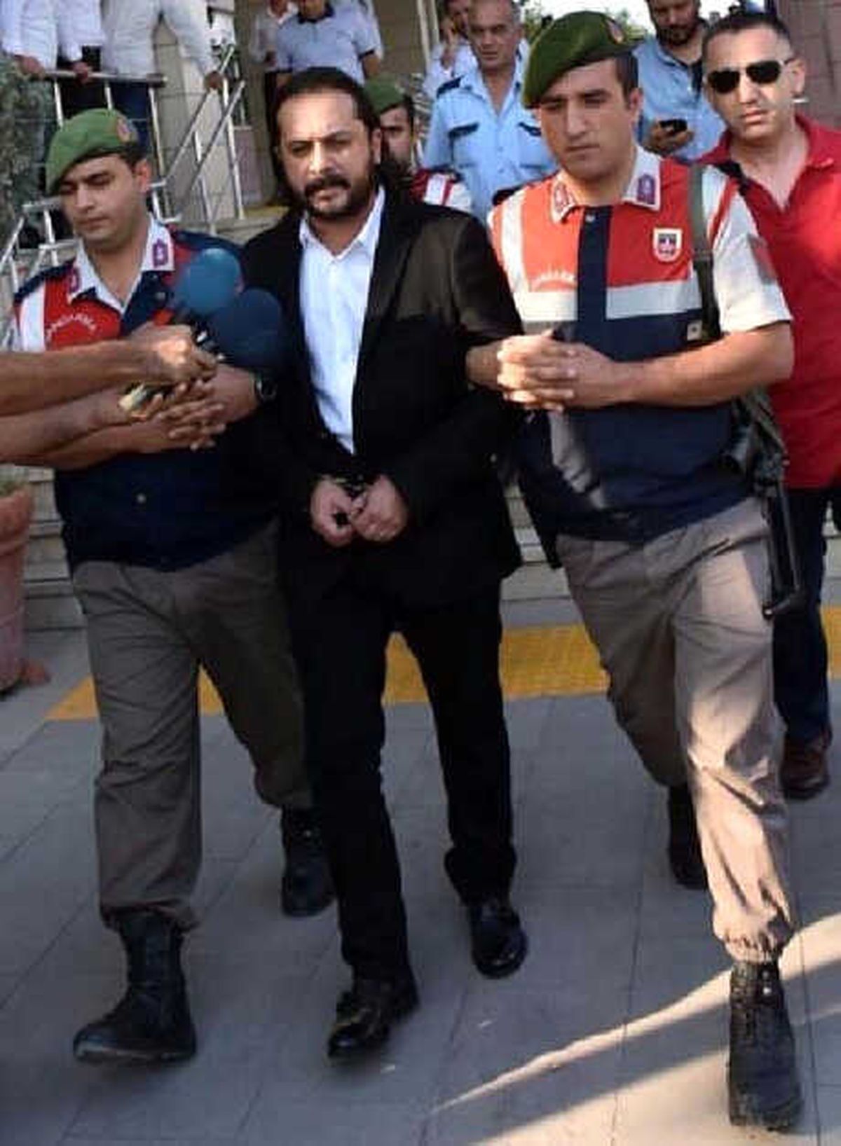 Emrah Serbes'e Verilen 13 Yıl 4 Ay Hapis Cezası Onandı (2) - Yeniden