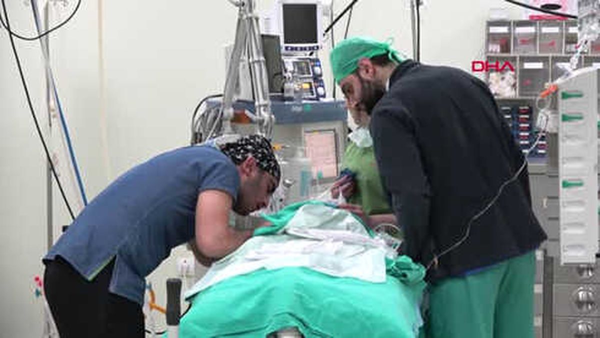 Erzurum 800 Gram Prematüre Bebeğe 1,5 Saatlik Operasyon