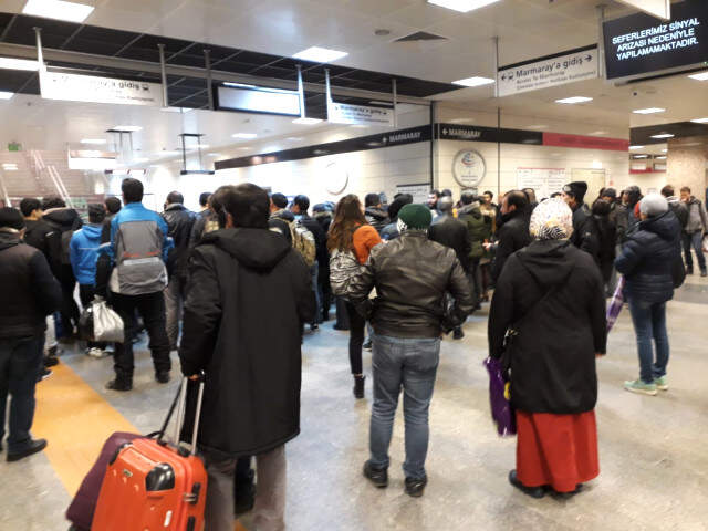 Marmaray Seferleri Durdu, Yolcular Geri Dönüyor