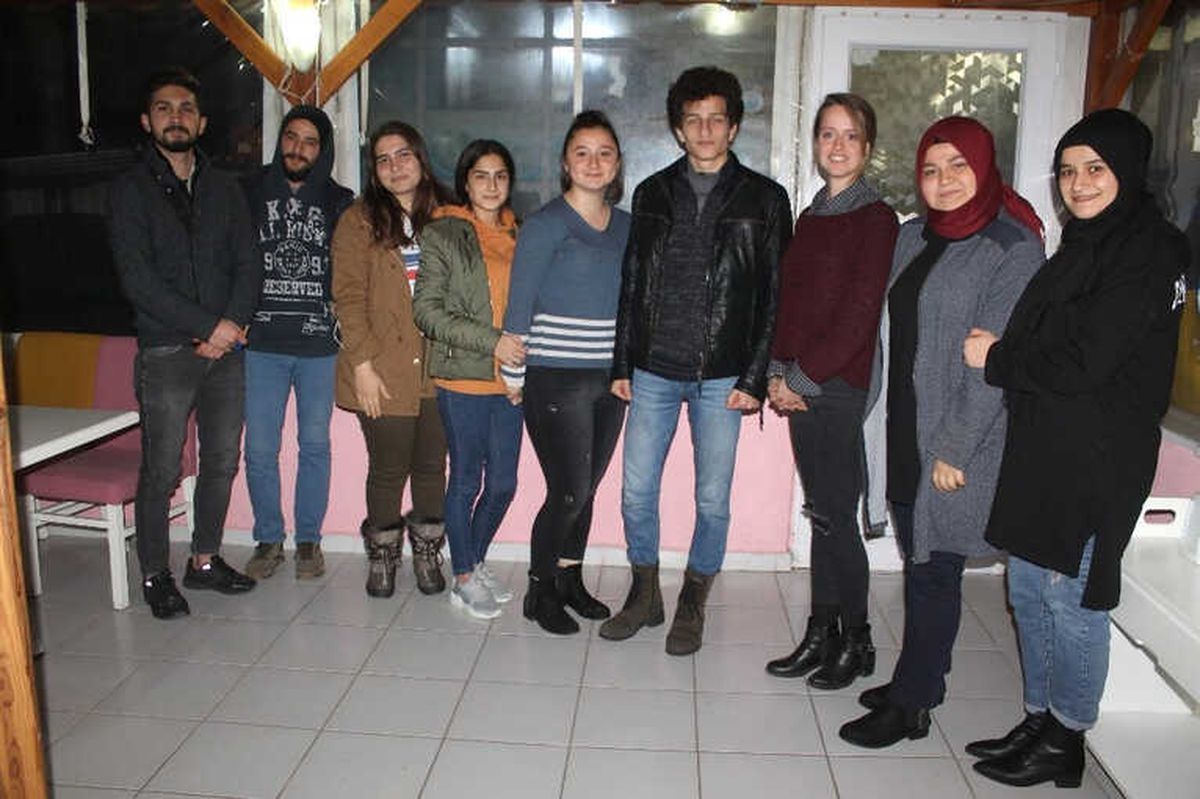 Üniversite Öğrencileri 'Bir Pati de Sen Tut Kulübü' Kurdu