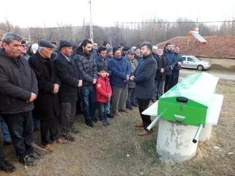Yozgat Haberleri: Yangında ölen minik Atakanın kapı önündeki ayakkabıları ağlattı 19