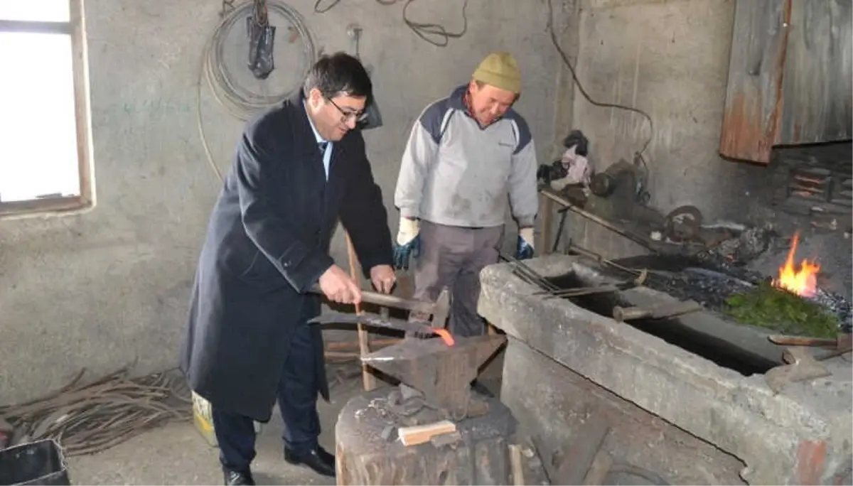 Kaymakam Zaman Demir Dövdü